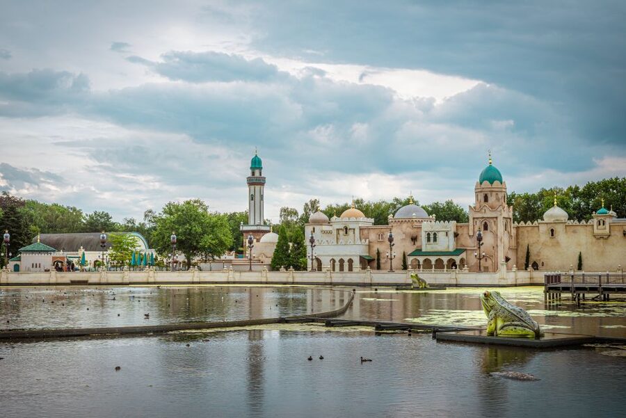 From Amsterdam: Day Trip to Efteling Theme Park with Ticket - Who should book this private transfer day trip