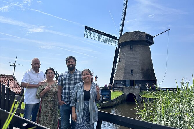 From Amsterdam: Giethoorn Day Trip with Canal & Village Tour - Lunch in Giethoorn: a planned break that prevents burnout