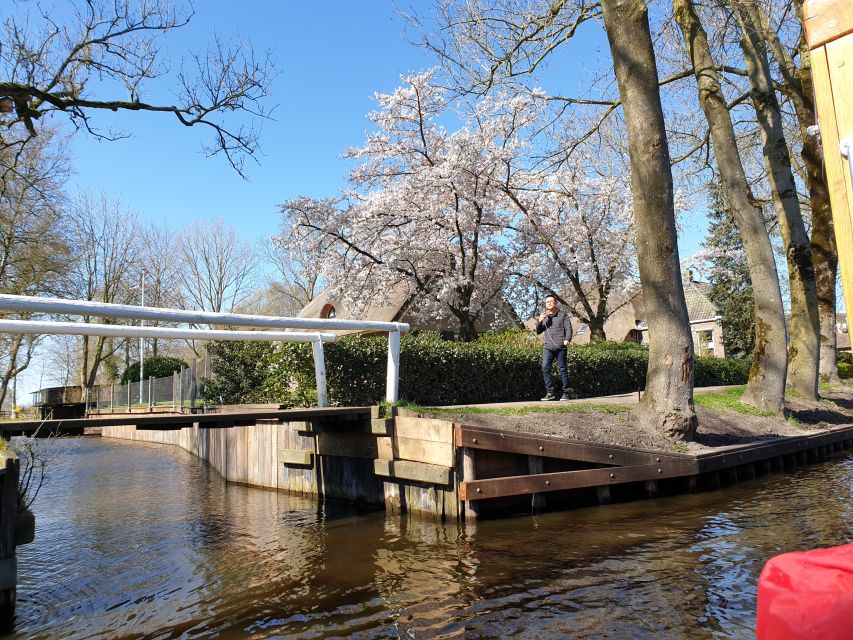 From Amsterdam: Giethoorn Day Trip with Small Electric Boat - Crowds, Timing, and the Best Way to Experience the Calm