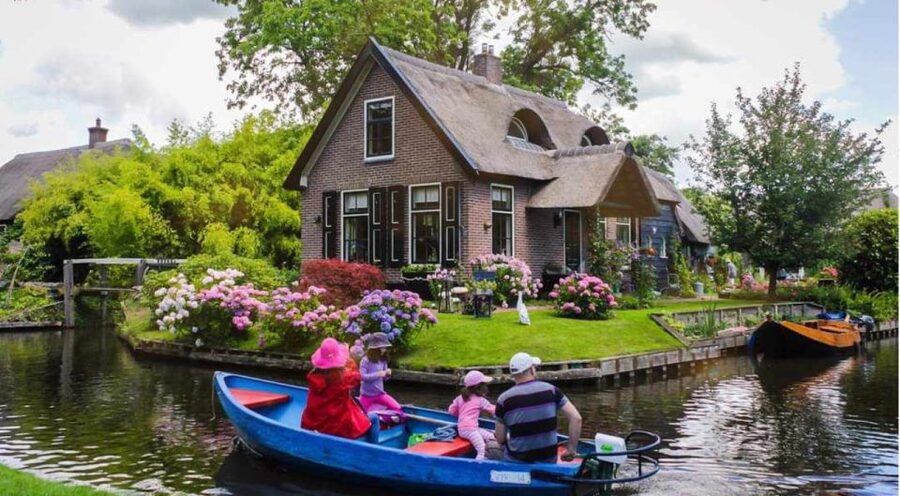 From Amsterdam: Giethoorn Guided Day Trip with Canal Cruise - Why Giethoorn Works as a Day Trip from Amsterdam