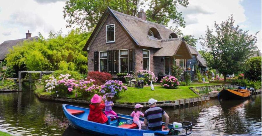 From Amsterdam: Giethoorn Guided Day Trip with Canal Cruise - The Coach Ride: Stroopwafel, Stories, and Getting Your Bearings Fast