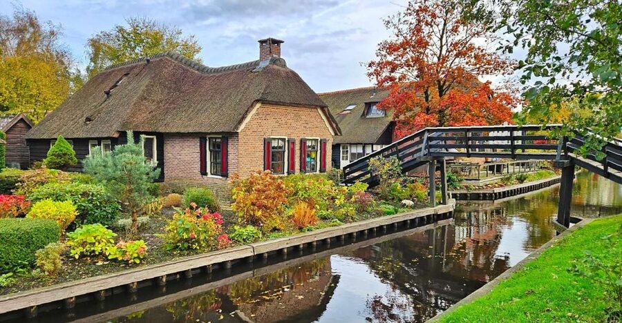 From Amsterdam: Giethoorn & Zaanse Schans Tour w/ Small Boat - Key highlights you will care about