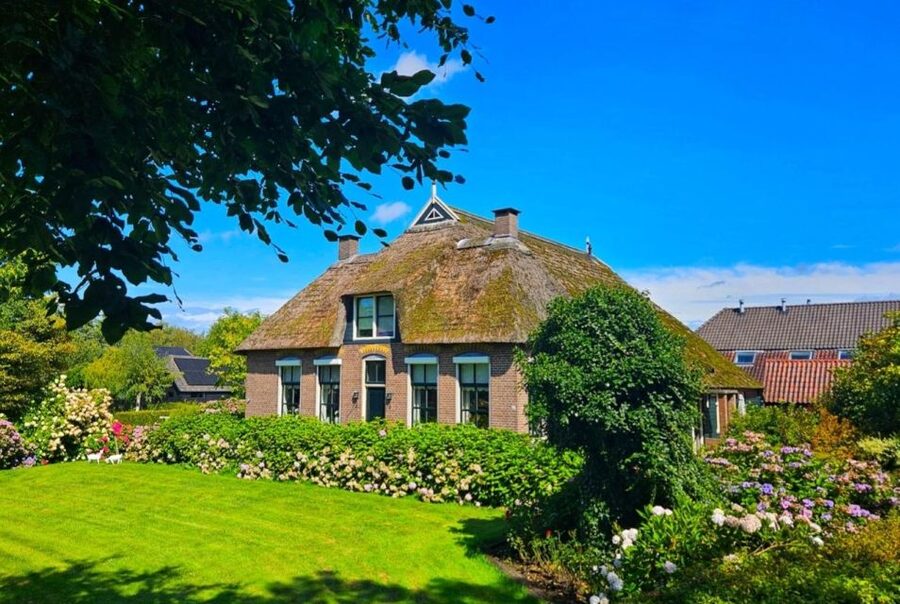 From Amsterdam: Giethoorn & Zaanse Schans Tour w/ Small Boat - The drive north includes a quick IJsselmeer look