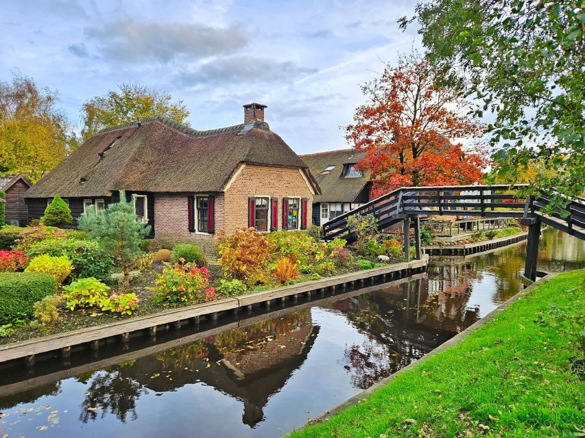 From Amsterdam: Giethoorn & Zaanse Schans Tour w/ Small Boat - Giethoorn hits different once you’re on the water