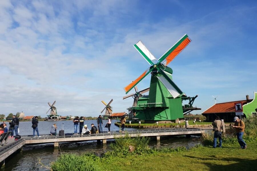 From Amsterdam: Giethoorn & Zaanse Schans Tour w/ Small Boat - Workshop-style Dutch lessons: clogs and cheese that you can actually picture