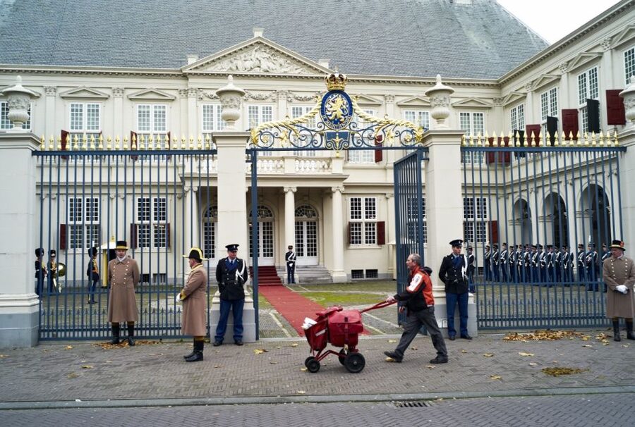 From Amsterdam: Guided Trip to Rotterdam, Delft & The Hague - Delft Blue factory: turning a souvenir into a real process