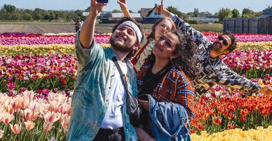 From Amsterdam: Keukenhof Gardens & Tulip Experience Tour - Tulip Experience Amsterdam: indoor tulip stories, then freedom to roam