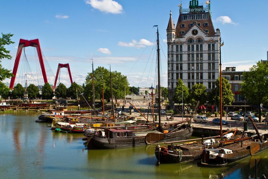 From Amsterdam: Rotterdam and The Hague Tour in Spanish - Oude Haven and the old-port feel near River Meuse
