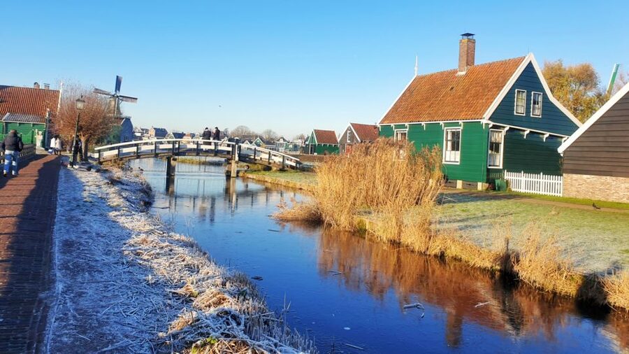 From Amsterdam: Small Group Zaanse Schans and Volendam Tour - Practical Tips So Your Day Goes Smoothly