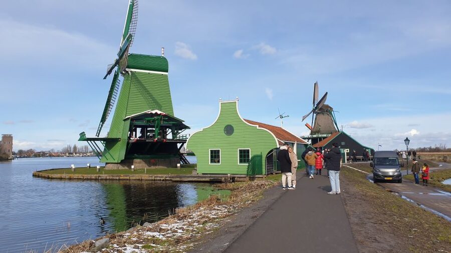 From Amsterdam: Small Group Zaanse Schans and Volendam Tour - Zaanse Schans: Windmills, Clogs, and Cheese You Can Actually Watch