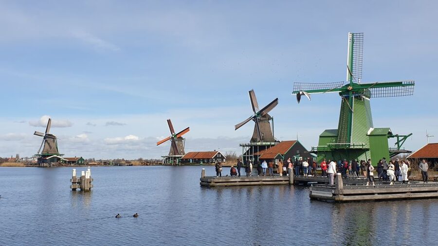 From Amsterdam: Small Group Zaanse Schans and Volendam Tour - Shopping Without Getting Stuck in a Time Trap