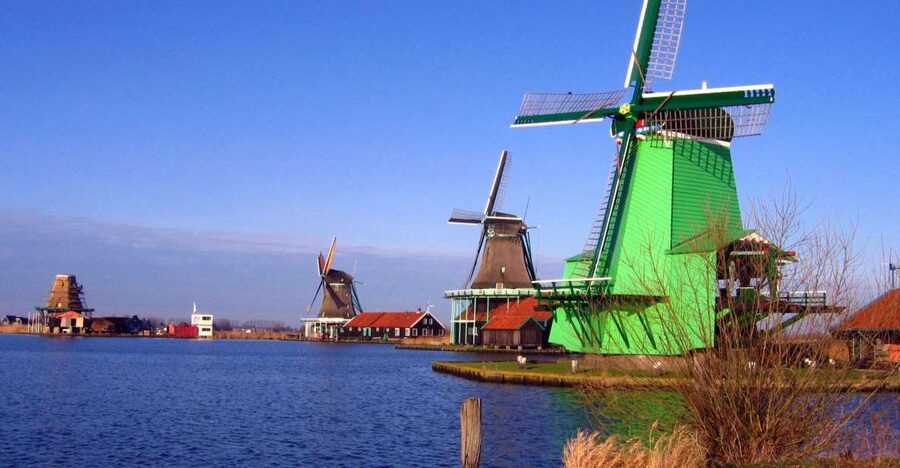 From Amsterdam: Small Group Zaanse Schans and Volendam Tour - Pickup, Van, and the Small-Group Advantage