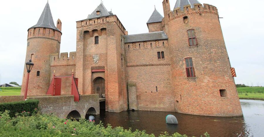 From Amsterdam: visit Zaanse Schans, Muiderslot and more! - Starting in Amsterdam: the smart pickup at De Ruijterkade