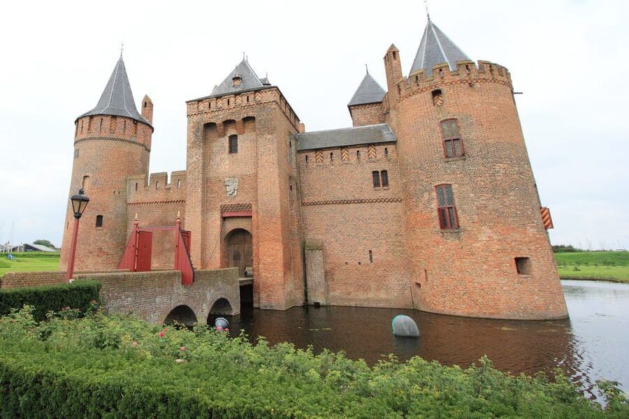 From Amsterdam: visit Zaanse Schans, Muiderslot and more! - Sneek in Friesland: the eleven cities vibe and the Watergate