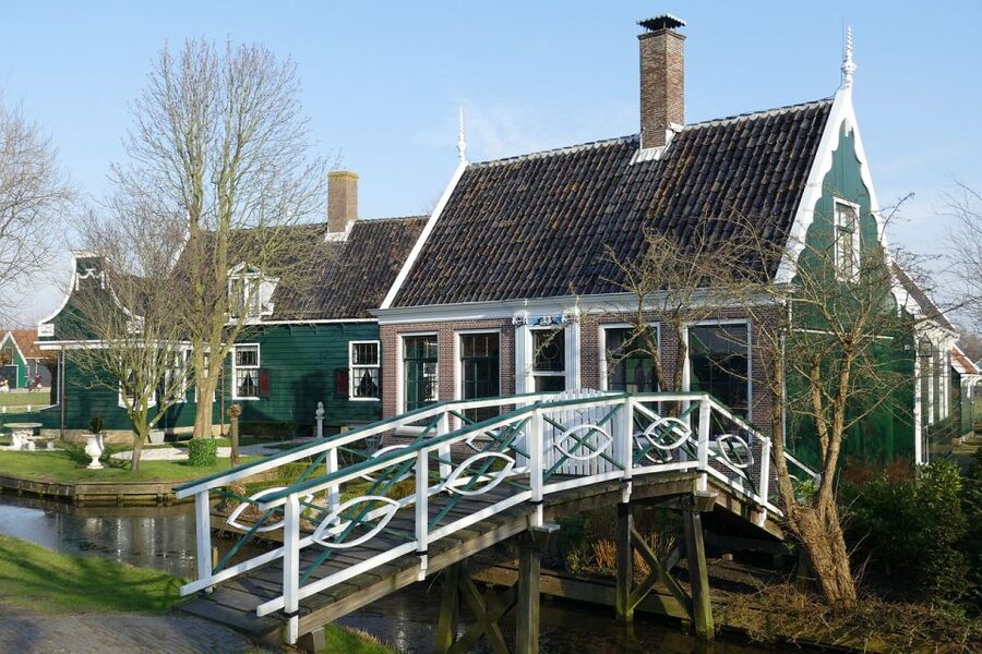 From Amsterdam: Windmills, Volendam, & Marken Private Tour - Volendam harbor hour: photos, lunch, and the right kind of shopping time