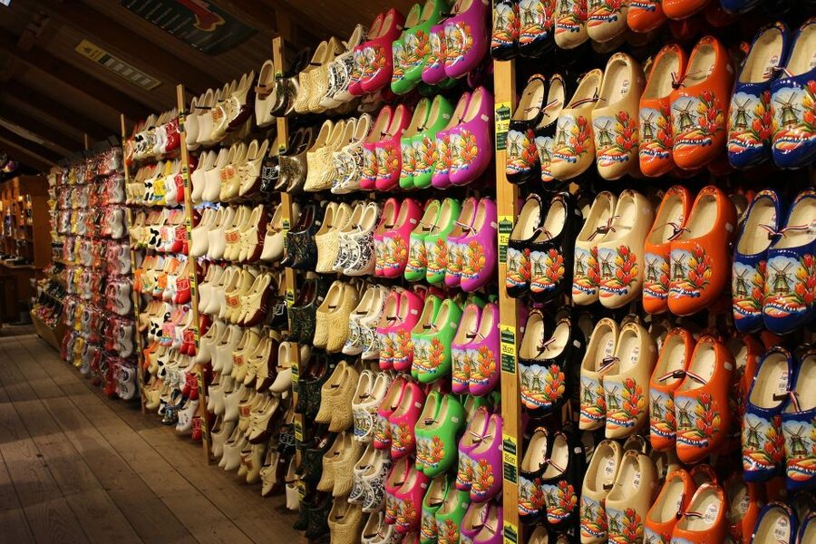 From Amsterdam: Windmills & Volendam Private Tour - Cheese farm tastings: learning how the Dutch turn milk into a day highlight