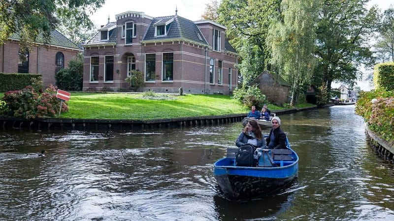 From Amsterdam: Zaanse Schans and Giethoorn Countryside Trip - Who this tour suits best