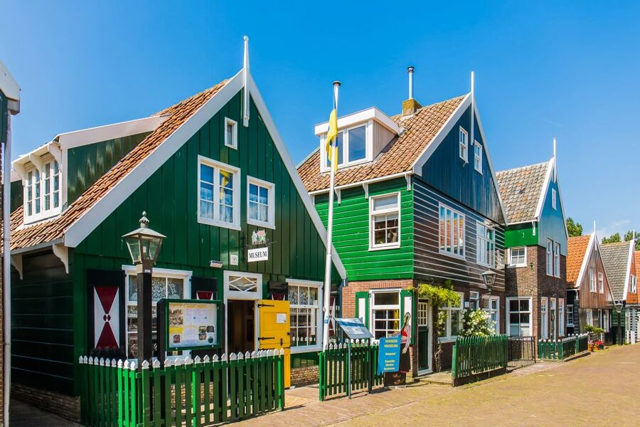 From Amsterdam: Zaanse Schans, Volendam, and Marken Day Trip - Volendam: fishing village energy, with lunch at your pace
