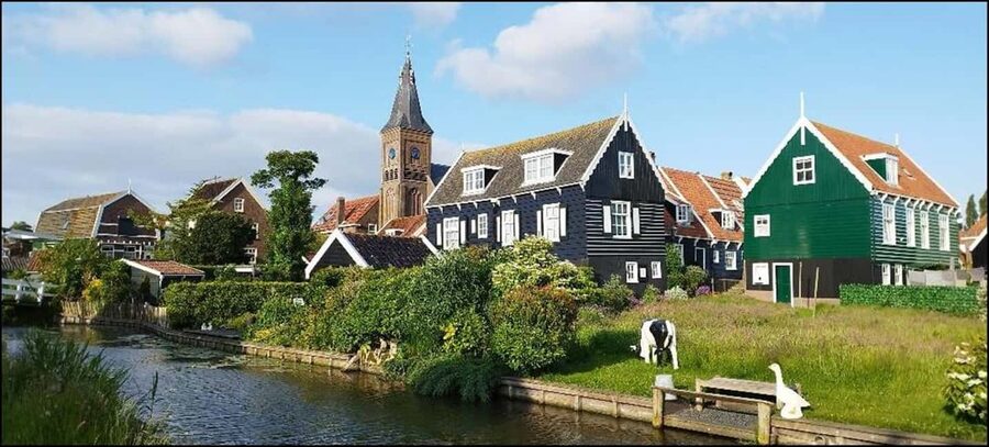 Full-day excursion to Edam, Volendam, and Marken - Walking, comfort, and the small rules that affect your day