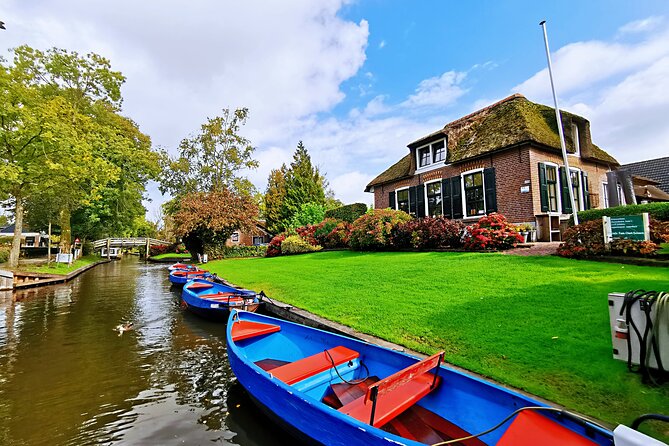 Giethoorn, Afsluitdijk, Zaanse Schans Day Tour Incl Hotel Pick Up - The VIP-style ride from your hotel, and how to pick the best seat