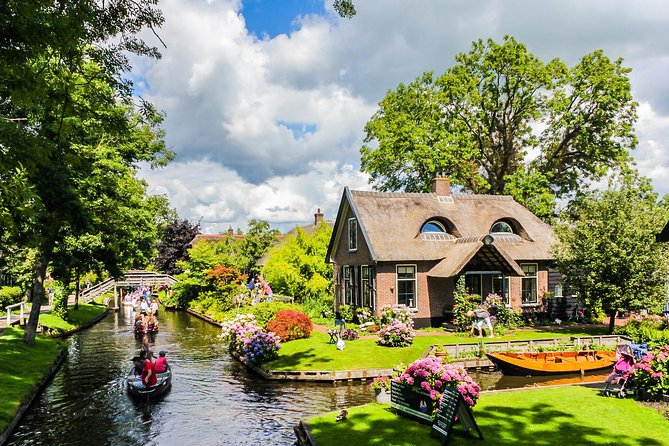 Giethoorn and Afsluitdijk Day Trip from Amsterdam with Boat Trip - Who Should Book This Trip (and Who Should Skip)