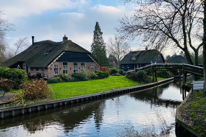 Giethoorn and Zaanse Schans Day Tour Small Group Incl. Boat Ride - Catharina Hoeve cheese farm: tastings are the main event
