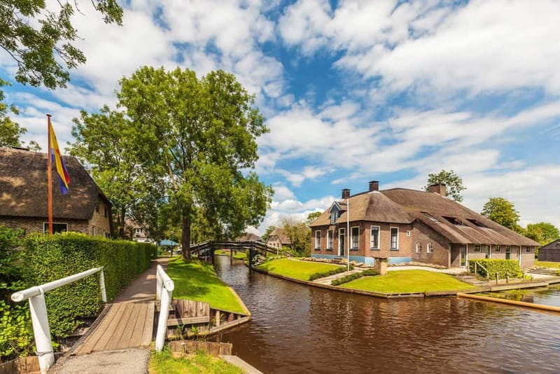 Giethoorn: Canal Cruise & lake Tour & Sightseeing Village - Finding the tour office on Hylkemaweg in Giethoorn
