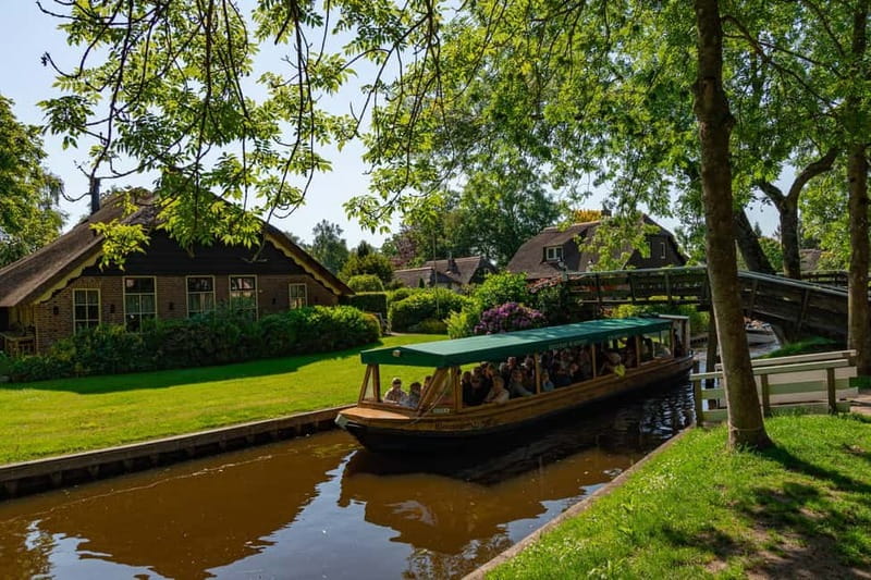 Giethoorn: Canal Cruise & lake Tour & Sightseeing Village - Discounts and vouchers: great idea, check the math first