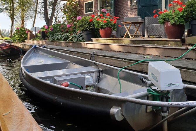Giethoorn Day Tour from Amsterdam with Small Boat Ride - When Zaanse Schans Shows Up, and Why That Changes Your Day