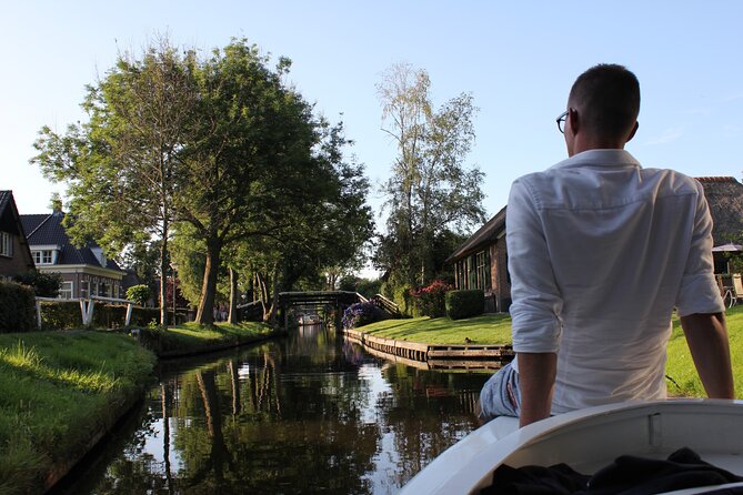 Giethoorn Day Trip from Amsterdam With Cruise and Cheeseplatter - The 10:00 am start: De Ruijterkade meeting point and the road time