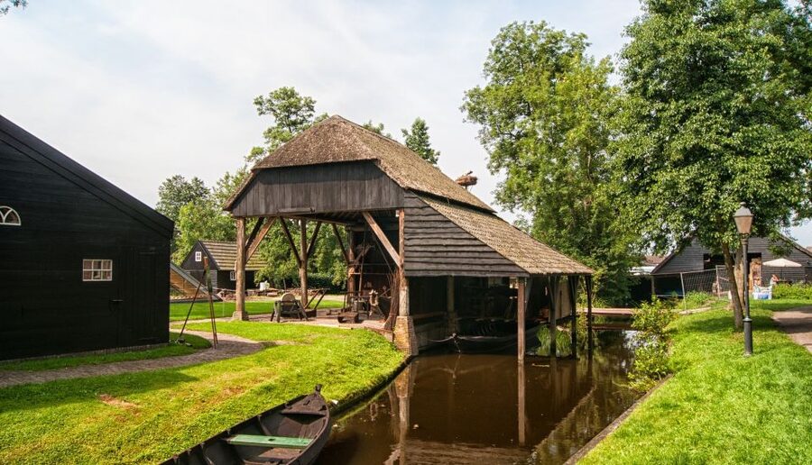 Giethoorn: Private Day Trip with Boat Tour from Amsterdam - Key points to know before you go