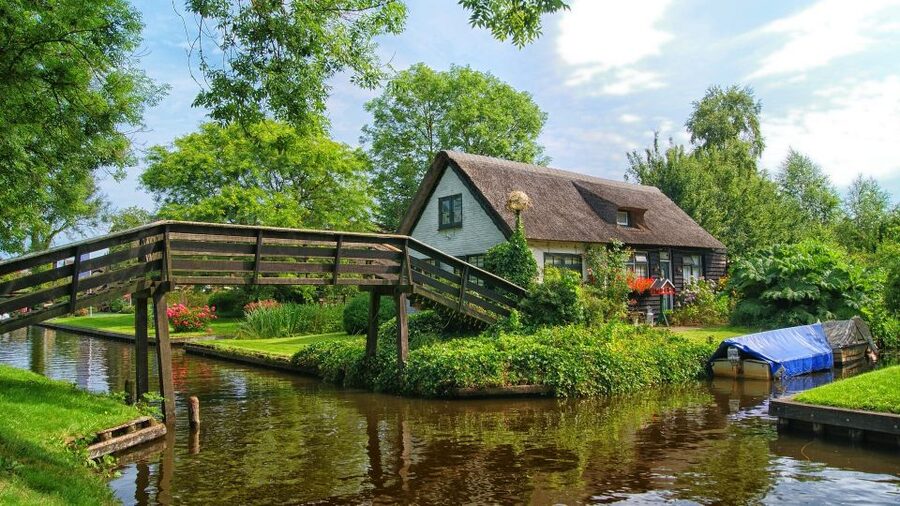 Giethoorn: Private Day Trip with Boat Tour from Amsterdam - Should you book this private day trip from Amsterdam?