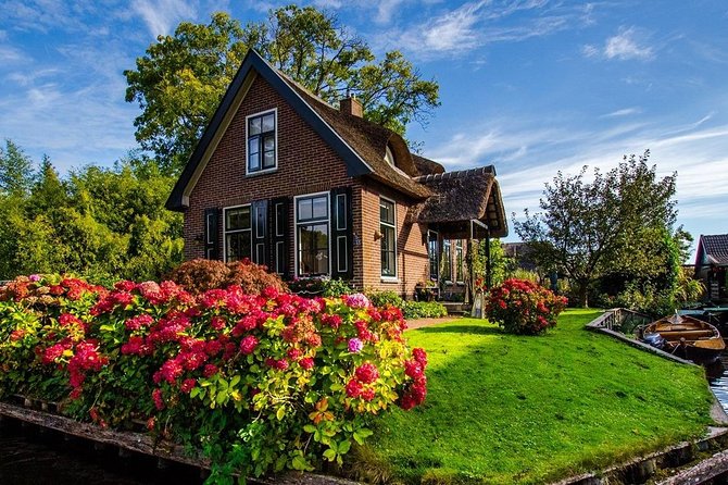 Giethoorn Private Tour & Boat Trip - A smooth Amsterdam to Giethoorn transfer, no guesswork