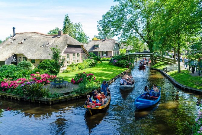 Giethoorn Private Tour & Boat Trip - Giethoorn’s canals and thatched cottages: what your 5 hours is for