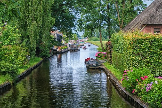 Giethoorn Private Tour, Canal Cruise and Windmills from Amsterdam - Zaanse Schans windmill park: seven mills, tight timing, good photos