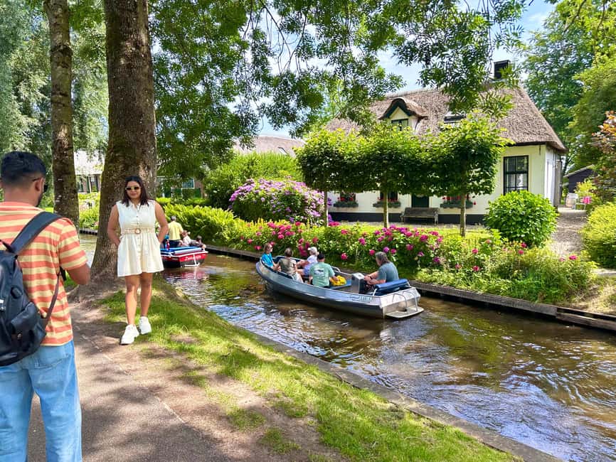 Giethoorn: Round trip from Amsterdam optional guided cruise - Finding Market 27 near Metro Noord, the smart way to start