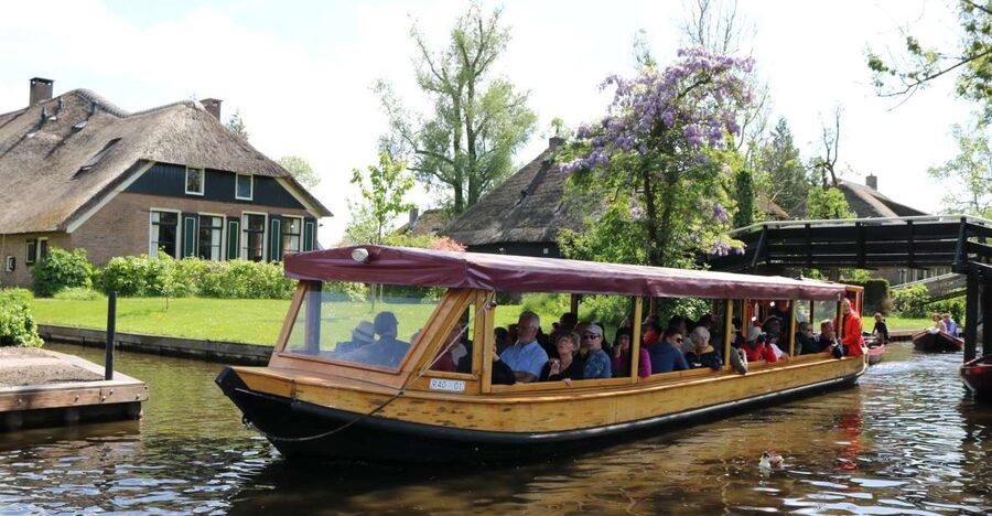 Giethoorn: Village & National Park Canal Cruise with Coffee - Key highlights to know before you go