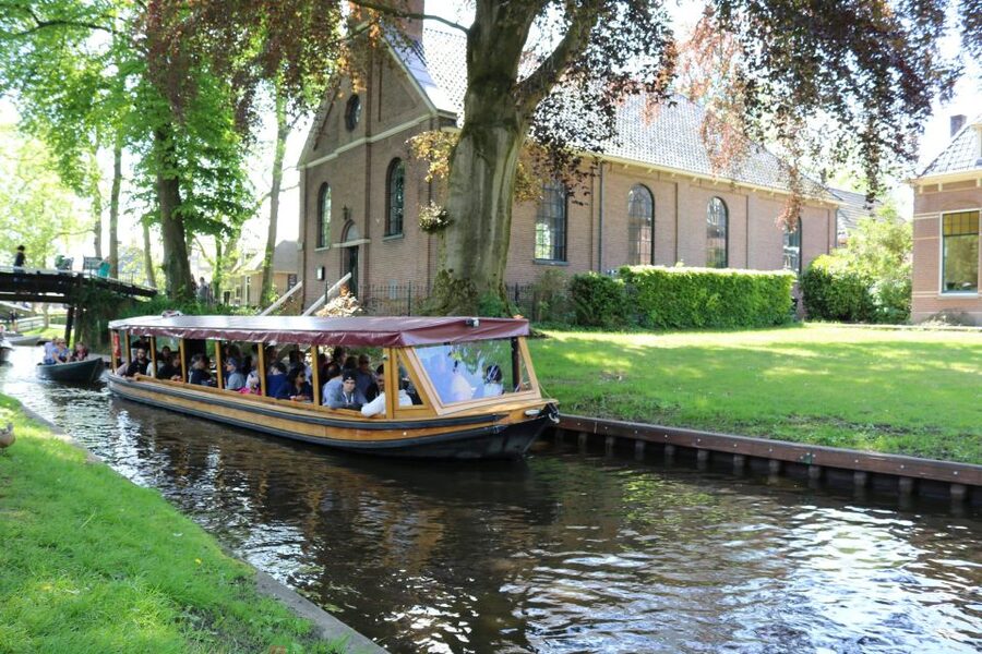Giethoorn: Village & National Park Canal Cruise with Coffee - Weerribben-Wieden from the water: calm nature, and what to verify