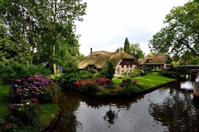 Giethoorn, Zaandam & Zaanse Schans Day Tour w/ Small Boat Ride - The ride past IJsselmeer and Dutch water engineering