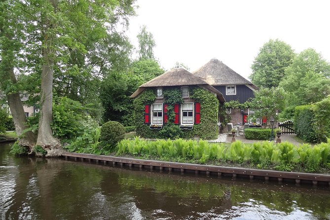 Giethoorn, Zaandam & Zaanse Schans Day Tour w/ Small Boat Ride - Who should book this day tour