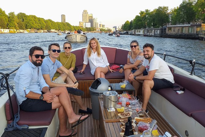 Guided Amsterdam Canal Cruise – Snacks & Drinks on board(1 Hour) - Why this 1-hour cruise is such a smart Amsterdam choice