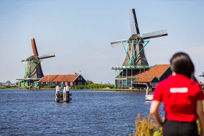 Guided Day Trip - Volendam, Zaanse Schans, Marken & Edam - Zaanse Schans: Operating Windmill, Miller Demonstration, and Quick Photo Stops