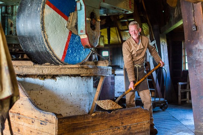 Guided Day Trip - Volendam, Zaanse Schans, Marken & Edam - Volendam’s Old Fishermen Streets, Cheese Tastings, and Woltje Cookies