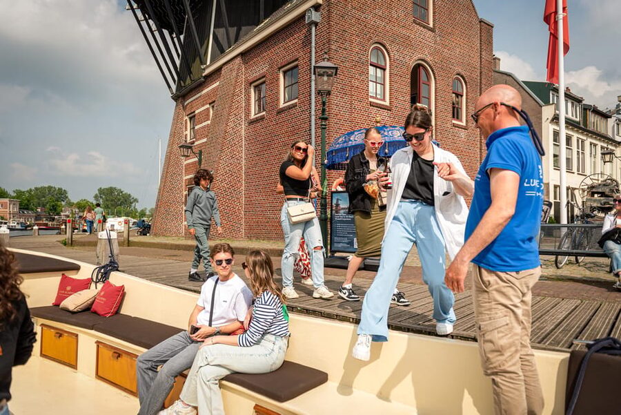 Haarlem: De Adriaan Windmill Tour + Open Canal Cruise - Comfort and Practical Tips for a 100-Minute Day