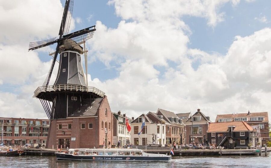 Haarlem: Dutch Windmill & Spaarne River Sightseeing Cruise - Amsterdamse Poort and the Sense of Where Haarlem Edges Outward