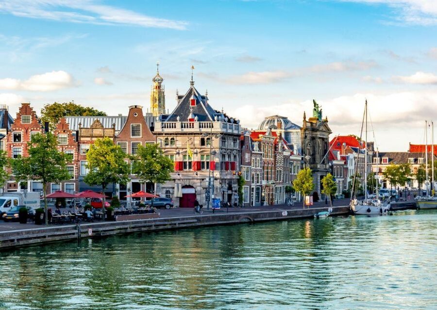 Haarlem: Dutch Windmill & Spaarne River Sightseeing Cruise - Boats and Weather: Semi-Open Views, Covered Comfort, Heated Seats
