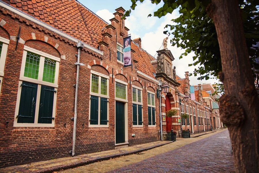 Haarlem: Frans Hals Museum Entrance Ticket with Audio Guide - Old masters meet modern names like Mondriaan, and that pairing is the point