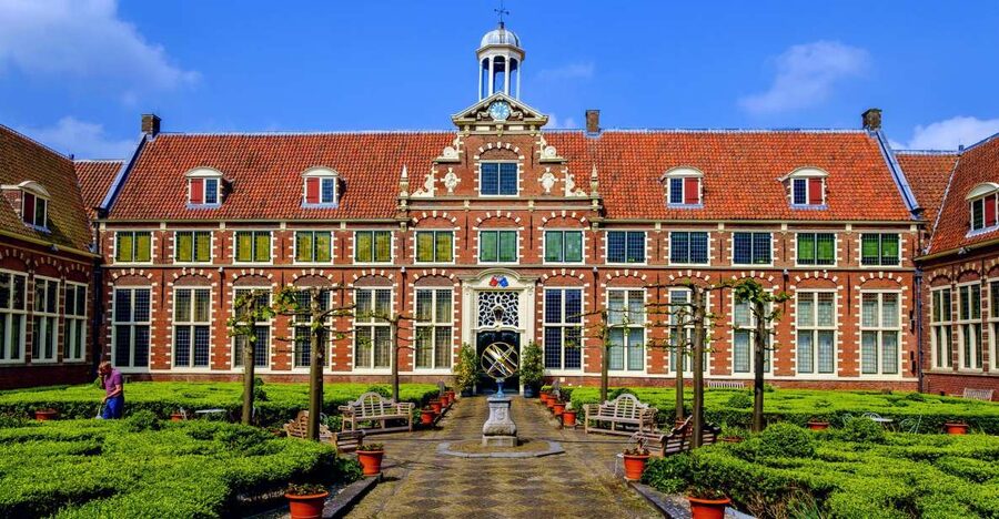 Haarlem: Frans Hals Museum Entrance Ticket with Audio Guide - A beautiful Haarlem building you’ll actually notice while you walk in