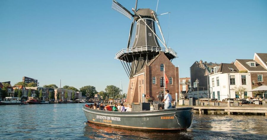 Haarlem Private Canal Tour with Bites and Unlimited Drinks - Getting on board in Haarlem: cozy boat, easy start