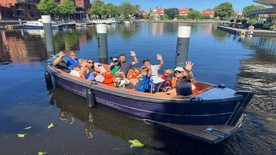 Haarlem: Self-Drive Private Electric Boat Rental - Your 2 hours of Haarlem: cruising the historic canal feel without rushing